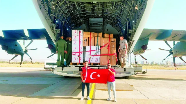 Pakistan, İran, Çin ve Hindistan ile bazı Batılı ülkeler de depremin ardından Afganistan'a yardımda bulunacağını duyurdu.