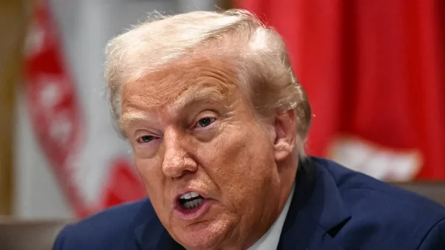 Le président américain Donald Trump s'exprime lors d'une réunion du cabinet dans la salle du cabinet de la Maison Blanche à Washington, DC, le 26 août 2025.