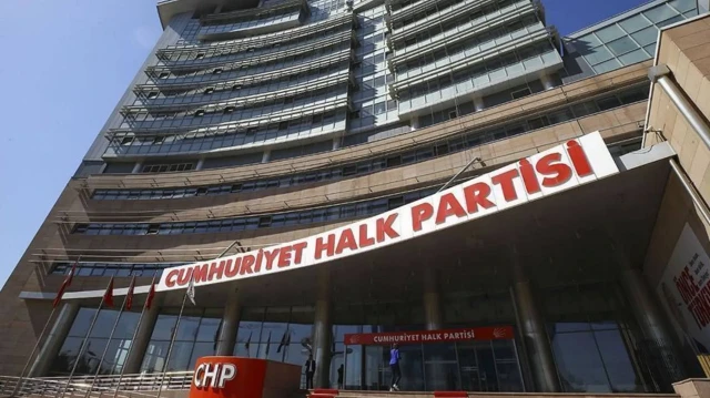 CHP'nin 4-5 Kasım 2023'te gerçekleştirdiği 38'inci Olağan Kurultayı'nın iptali istemiyle eski Hatay Belediye Başkanı Lütfü Savaş ve bazı delegelerin açtığı davalar, Ankara 42'nci Asliye Hukuk Mahkemesi’ndeki dosyada birleştirildi.