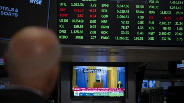Les places financières progressent, dopées par la performance du secteur technologique et la détente obligataire.