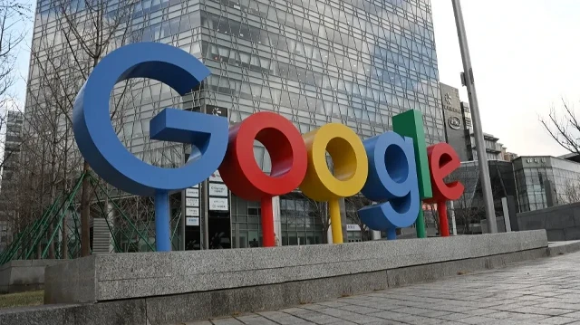 Aux États-Unis, Google doit verser 425,7 millions de dollars à près de 100 millions d’utilisateurs pour atteinte à la vie privée, tout en faisant face à d’autres sanctions en Europe.