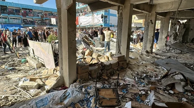 غزة تباد.. الاحتلال الإسرائيلي يسوي مدرسة بالأرض في حي الزيتون