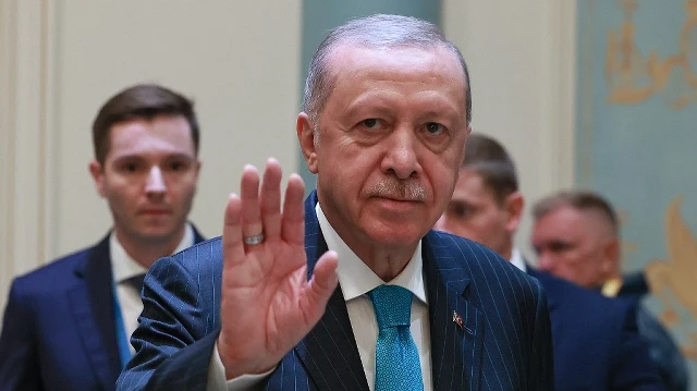 Le président turc Recep Tayyip Erdogan participe à une réunion avec le président russe en marge du sommet de l'Organisation de coopération de Shanghai (OCS) à Tianjin, le 1er septembre 2025.