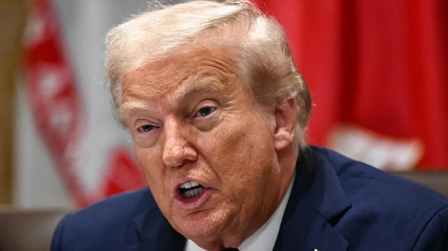 Le président américain Donald Trump s'exprime lors d'une réunion du cabinet dans la salle du cabinet de la Maison Blanche à Washington, DC, le 26 août 2025.