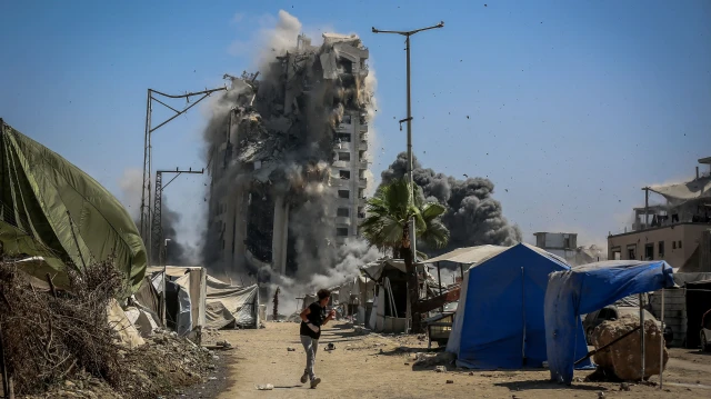 الدفاع المدني بغزة: استهداف إسرائيل للمباني المرتفعة سياسة تهجير قسري