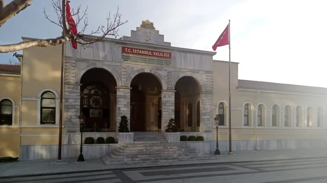 8 Eylül Pazartesi günü ilimizde bulunan resmi - özel ilkokul, ortaokul ve liselerde eğitim öğretimin 10.00 - 15.00 saatleri arasında yapılmasına karar verilmiştir