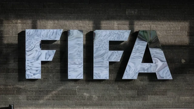 "فيفا" يشكل لجنة لمكافحة العنصرية في كرة القدم