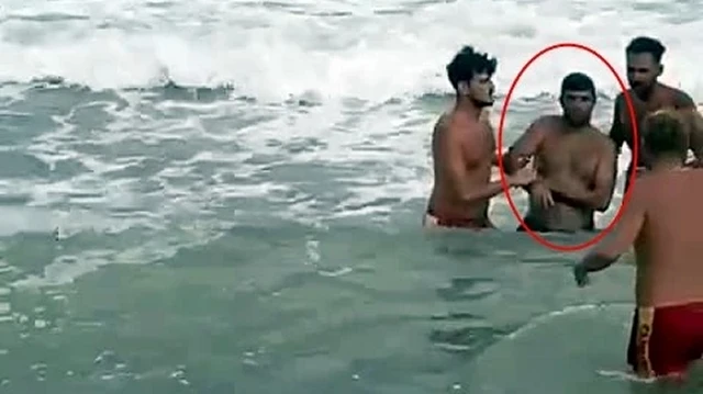 SAKARYA'NIN KARASU İLÇESİNDE BOĞULMA TEHLİKESİ GEÇİREN VE CANKURTARANLAR TARAFINDAN KURTARILAN BİR ŞAHSIN KİMLİK ARAMASINDA 7 AYRI SUÇTAN ARAMA KAYDI OLDUĞU VE 22 YIL 2 AY KESİNLEŞMİŞ HAPİS CEZASI OLDUĞU ORTAYA ÇIKTI. DENİZDEN SAĞ KURTARILAN ŞAHIS, CEZAEVİNE GÖNDERİLDİ.