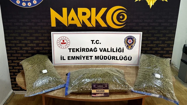 Tekirdağ'da uyuşturucu operasyonlarında gözaltına alınan 3 şüpheli tutuklandı.