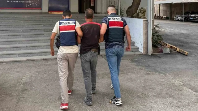 Yakalanan her iki hükümlü de çıkarıldıkları mahkemece tutuklandı.