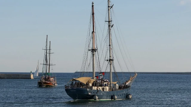 Le premier navire « Sirius » d'une flottille civile, transportant des militants pro-palestiniens et de l'aide humanitaire et visant à briser le blocus israélien de la bande de Gaza, quitte le port de Barcelone le 1er septembre 2025, après avoir été contraint de faire demi-tour en raison du mauvais temps.