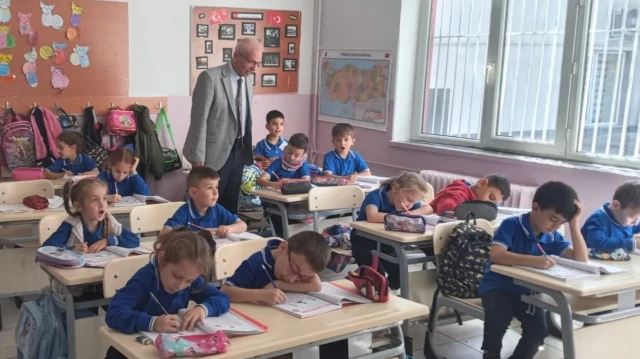 Pazartesi okullar saat kaçta açılacak? 8 Eylül'de toplu taşıma ücretsiz mi? İşte pazartesi günü okulların açılış ve bitiş saatleri