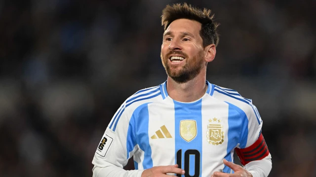  38 yaşındaki Messi, maçta iki gol birden attı.