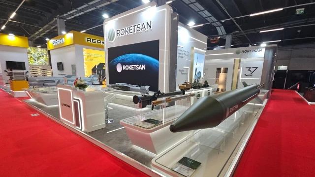 Le stand du fabriquant Roketsan au Salon international de l'industrie de la défense MSPO 2025, en Pologne, le 2 septembre 2025.