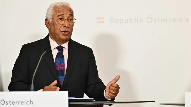 Le président du Conseil européen, Antonio Costa, s'adresse à la presse avec le chancelier autrichien après des entretiens à Vienne, le 3 septembre 2025.