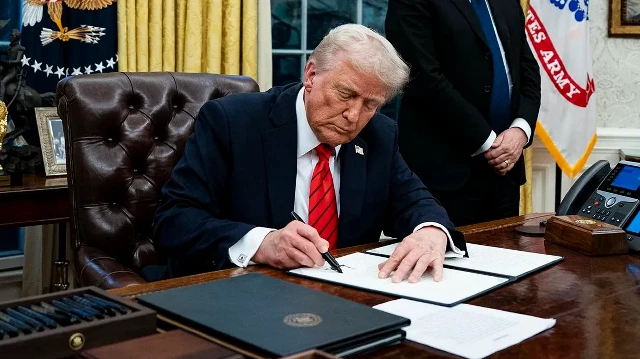 Трамп переименовывает Министерство обороны в «Министерство войны».