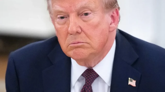 Le président américain Donald Trump reçoit des dirigeants du secteur technologique lors d’un dîner dans la salle à manger d’État de la Maison Blanche, à Washington, le 4 septembre 2025.
