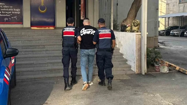 Ekipler, 836 adet sentetik ecza hap ele geçirdi.