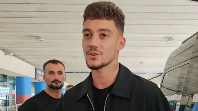 Muçi, havalimanında basın mensuplarının sorularını cevapladı.