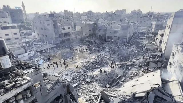 مدينة غزة تباد.. نزوح فلسطينيين نحو الجنوب بعد تهديدات إسرائيلية