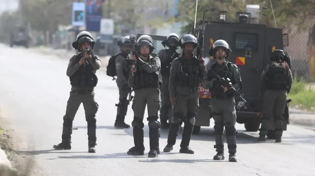 الضفة.. جيش الاحتلال الإسرائيلي يعتقل 10 فلسطينيين وإصابة اثنين بالرصاص