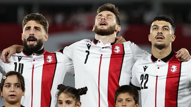 Kvaratskhelia ile Mikautadze maçta gol attı.