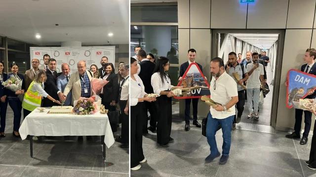 Uçağın kabin ekibi ve yetkililerine çiçek takdim edildi. 