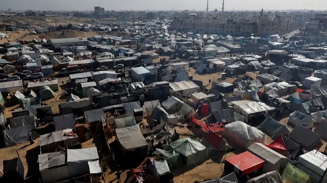 الدفاع المدني بغزة: قوات الاحتلال دمرت 50 بناية و200 خيمة بمدينة غزة الأحد 
