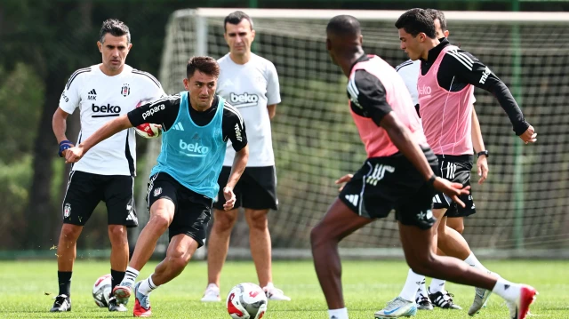 Cengiz Ünder Beşiktaş'ta ilk idmanına çıktı.