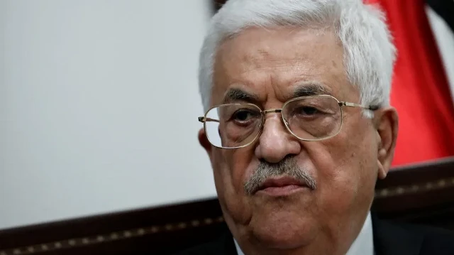 le président palestinien Mahmoud Abbas réagit dans son bureau de la ville de Ramallah, en Palestine occupée, le 11 avril 2016.