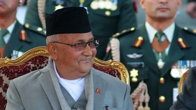 Le nouveau Premier ministre népalais KP Sharma Oli assiste à la cérémonie de prestation de serment à la présidence à Katmandou, le 15 février 2018. Le Premier ministre népalais KP Sharma Oli a démissionné le 9 septembre 2025, au lendemain d'une des répressions les plus sanglantes contre des manifestants depuis des années, qui a fait au moins 19 morts.