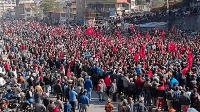 نيبال.. محتجون يضرمون النار في مبنى البرلمان