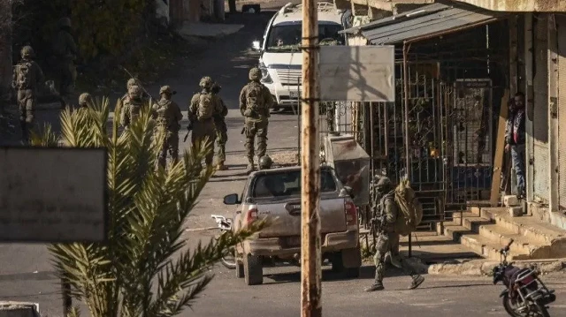 جيش الاحتلال الإسرائيلي يعتقل 22 فلسطينيا من الضفة الغربية