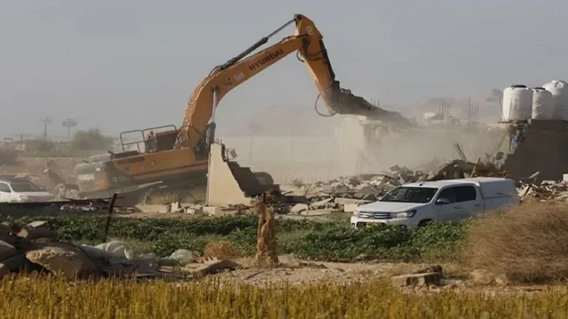 الاحتلال الإسرائيلي يفجر منزل معتقل فلسطيني جنوبي الضفة