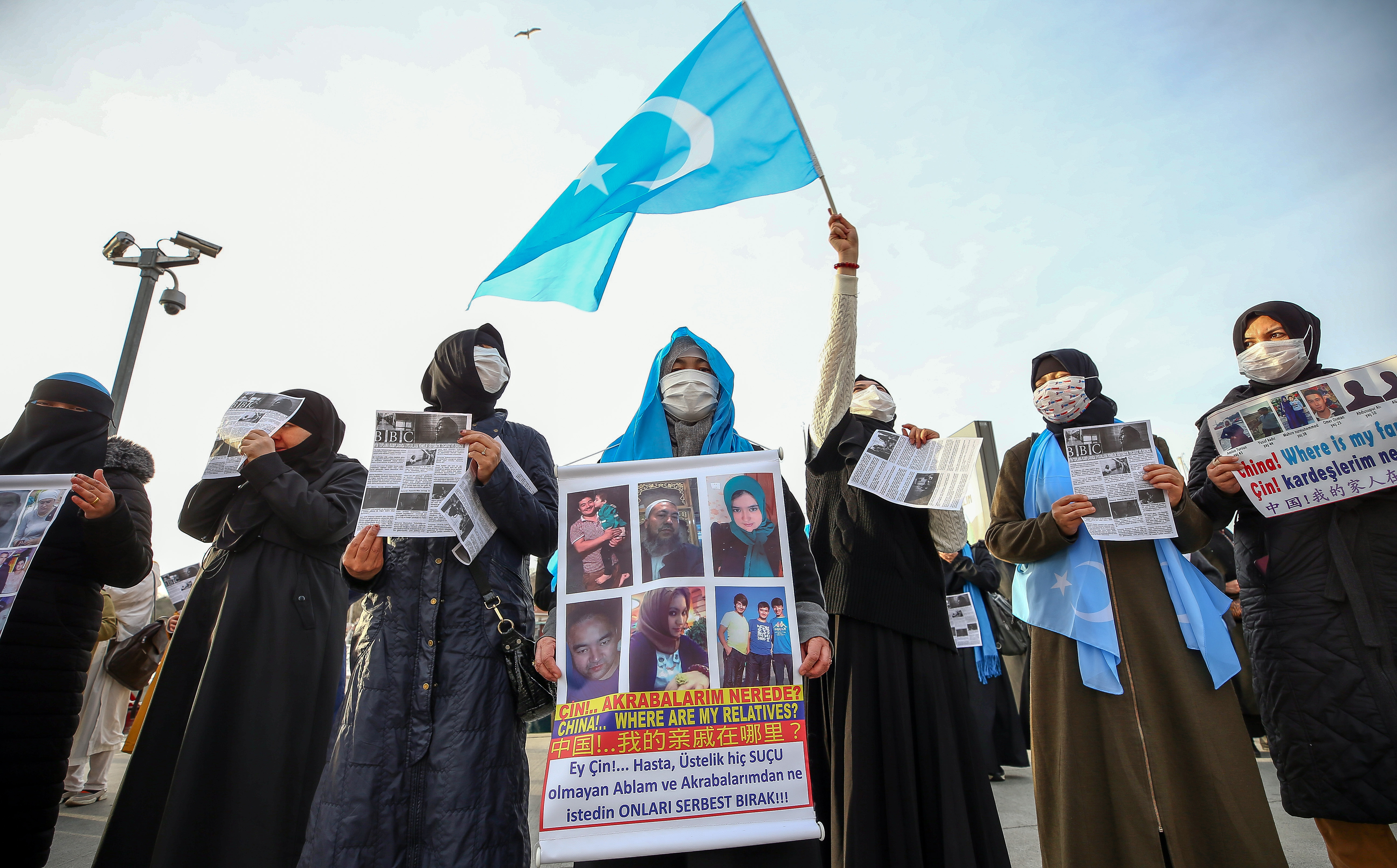 Orada olan soykırım gerçektir: Uygur Türkleri Çin konsolosluğu önündeki eylemlerini sürdürüyor