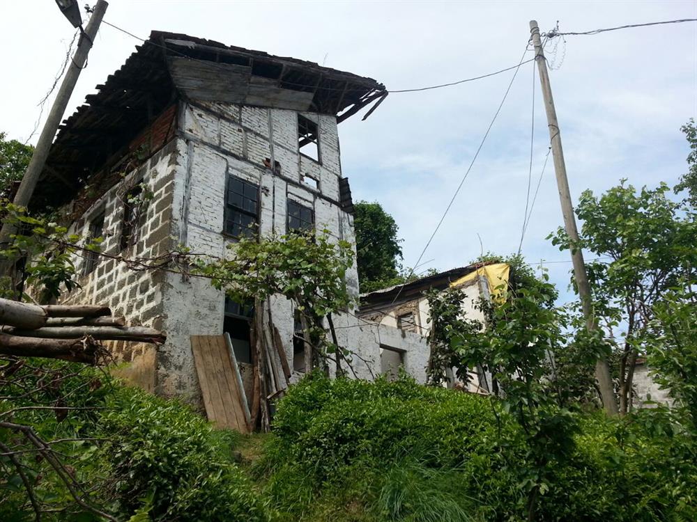 rize ilginc goruntu evi ikiye bolup paylastilar yeni safak