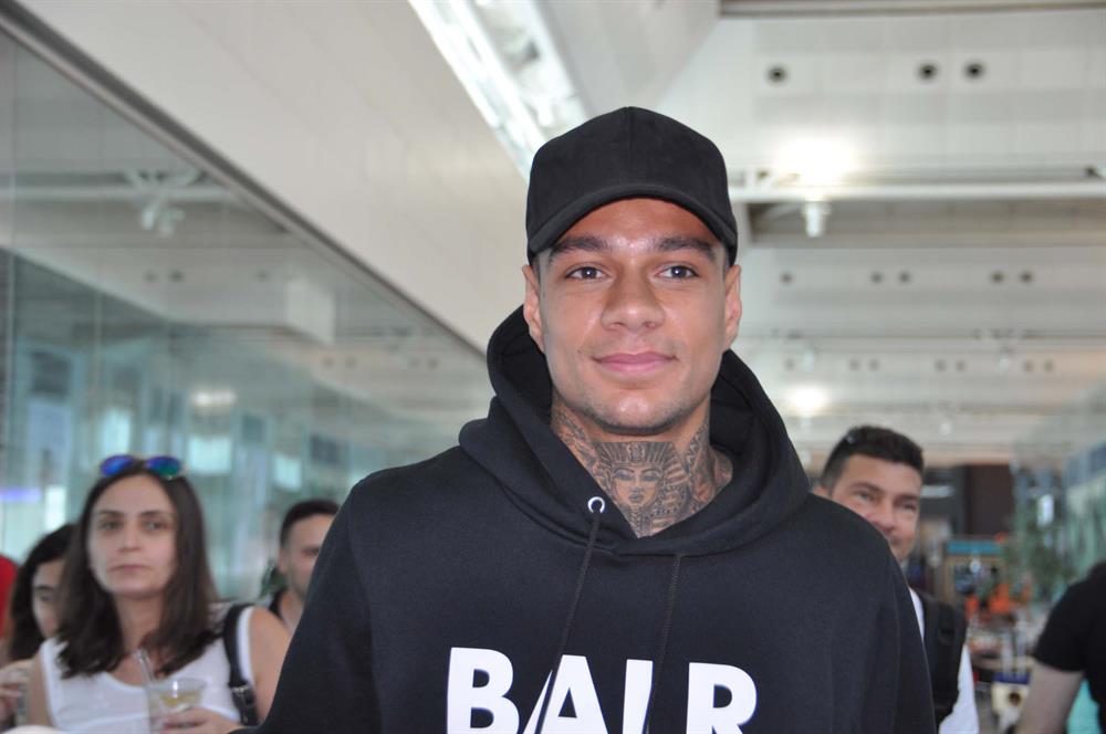 Fenerbahçeli Gregory van der Wiel, FIFA'ya Gitti - Son Dakika