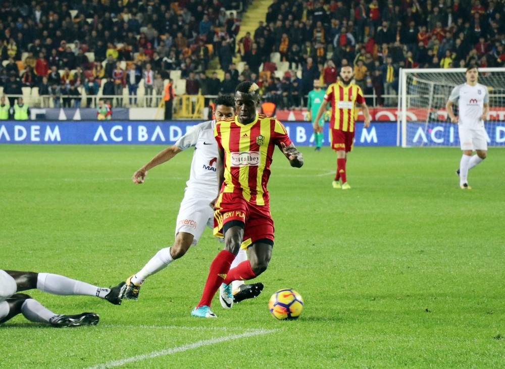 evkur yeni malatyaspor medipol basaksehir maci kac kac bitti mac sonucu yeni safak