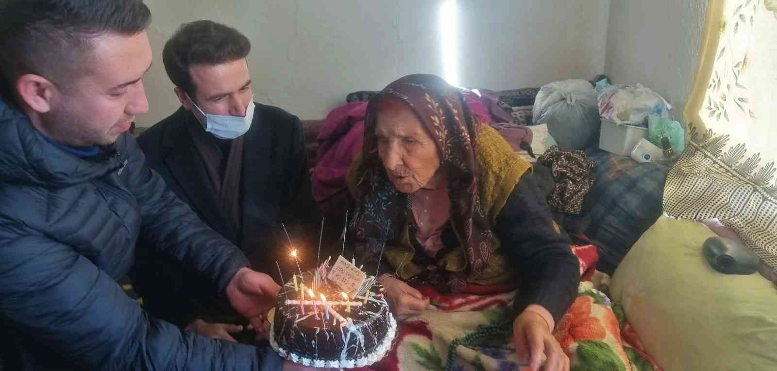 20 yıl önce 'öldü' diye selası verilmişti: 121'inci yaşını kutladı