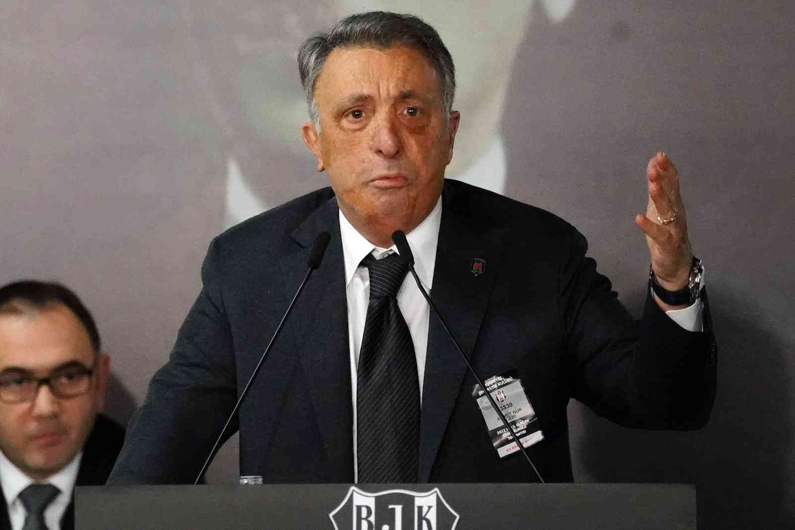 Beşiktaş'ta gergin toplantı: Ahmet Nur Çebi konuşmasını yarıda bıraktı