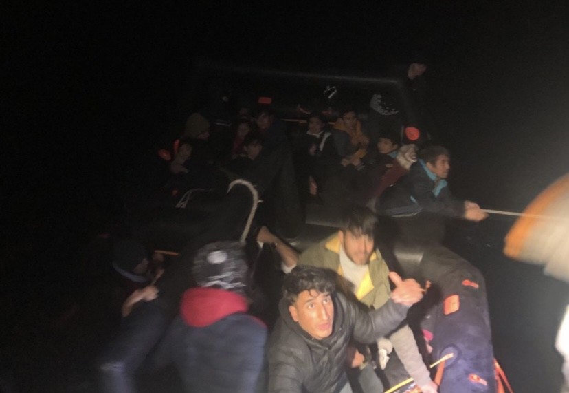 Ölüme terk edilen 34 kaçak göçmen kurtarıldı
