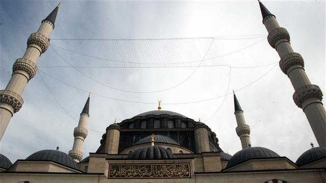 İstanbul'da camiler Ramazana hazır