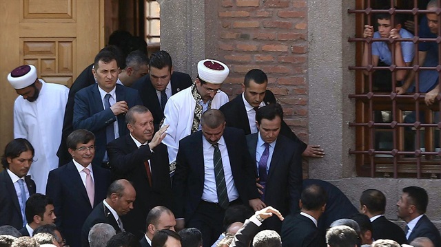NYT published this photo of Turkish president and PM accompanying the misleading story of ISIL recruitment