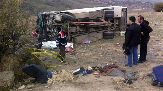 Bus crash kills 8 university students in western Turkey