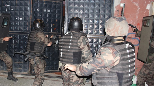 Security forces swoop down on previously-spotted properties in the province of Adana to find drug dealers