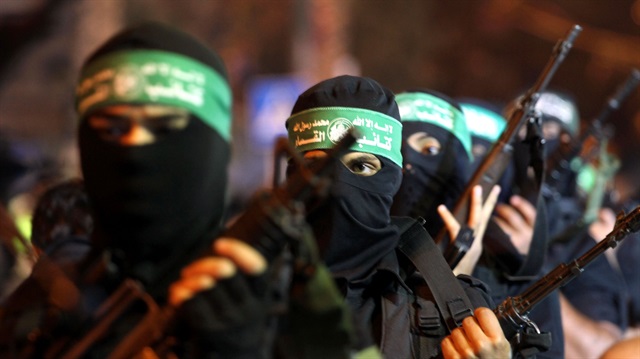 Gazze'de İsrail saldırılarında hayatını kaybedenlerin ailesi için tören düzenlendi. Hamas'ın askeri kanadı İzzeddin el-Kassam Tugayları da törende hazır bulundu. (Mohammed Asad - Anadolu Ajansı)