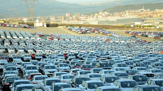 Türk otomotiv sektörünün ihracatı, yılın 10 ayında yüzde 6,8 artarken, Avrupa Birliği (AB) pazarındaki büyüme hızı yüzde 14,21 ile bunun iki katını aştı. Bu dönemde, 18 milyar 642 milyon 982 bin doları bulan sektör ihracatının yüzde 73,83'ü (13 milyar 764 milyon 341 bin dolar) AB pazarından elde edildi. (Haluk Yüksel - Anadolu Ajansı)