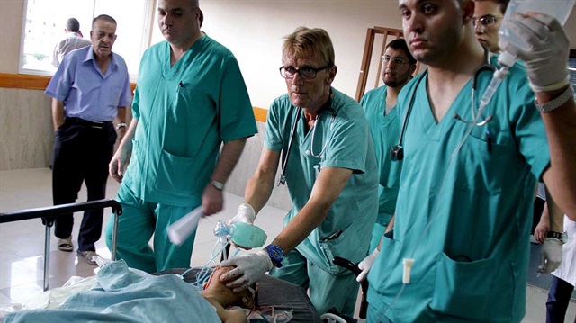 Gazze Şifa Hastanesi'nde görev yapan Norveçli doktor Mads Gilbert. 