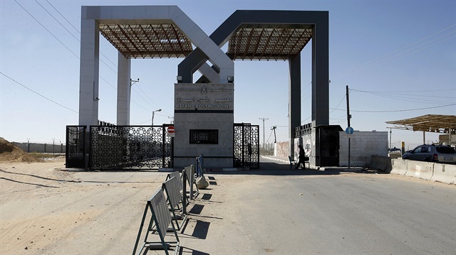 Mısır, Kuzey Sina ilinde dün 26 askerin ölümü ile sonuçlanan bombalı saldırının ardından Gazze'nin dünyaya açılan tek kapısı Refah Sınır Kapısı'nı kapattı. (Abed Rahim Khatib - Anadolu Ajansı)