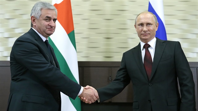  Abhazya Devlet Başkanı Raul Khajimba ile Rusya Devlet Başkanı Vladimir Putin "İttifak ve Stratejik Ortaklık Anlaşması" imzaladı.